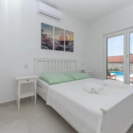 Dante With Sea View & Private Pool 마카르스카
