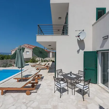 Dante With Sea View & Private Pool בית נופש