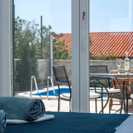 Dante With Sea View & Private Pool בית נופש
