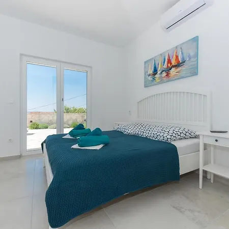 Dante With Sea View & Private Pool בית נופש